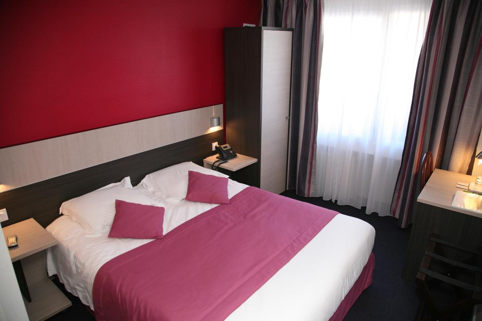 Logis Hotel- Restaurant La Renaissance Баккара Номер фото
